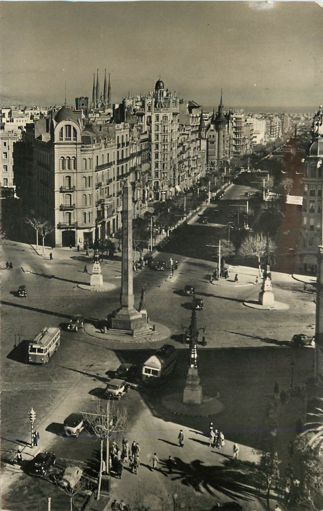CPM Barcelona Plaza de la Victoria y Avenide del Generalismo Franco La Place de la Victoire et Avenue du Gralismo Franco