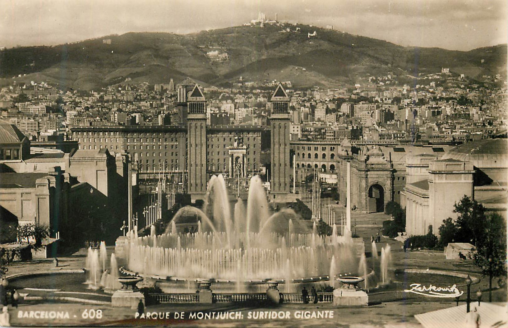 CPM Barcelona Parque de Montduich Surtidor Gigante Talleres A Zerkowitz Fotografo Barcelona Reproduccion prohibida