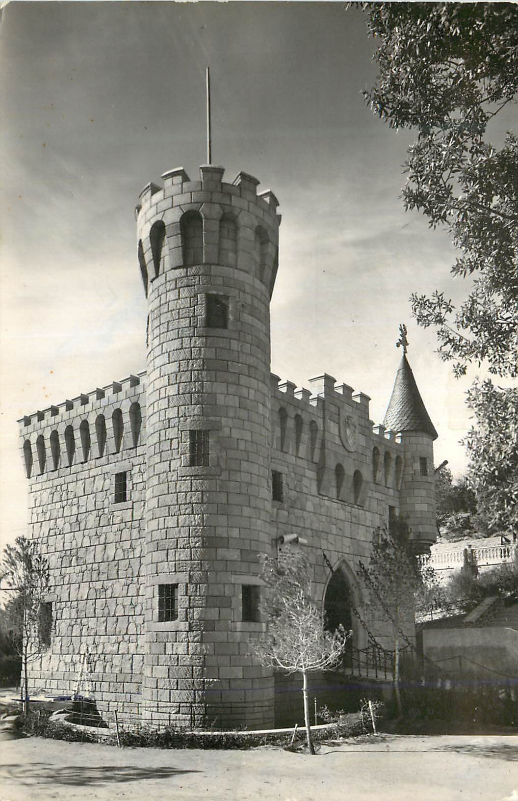 CPM Barcelona Serie Castillo Encantado Ediciones Tibidabo Reproduccion la prohibida