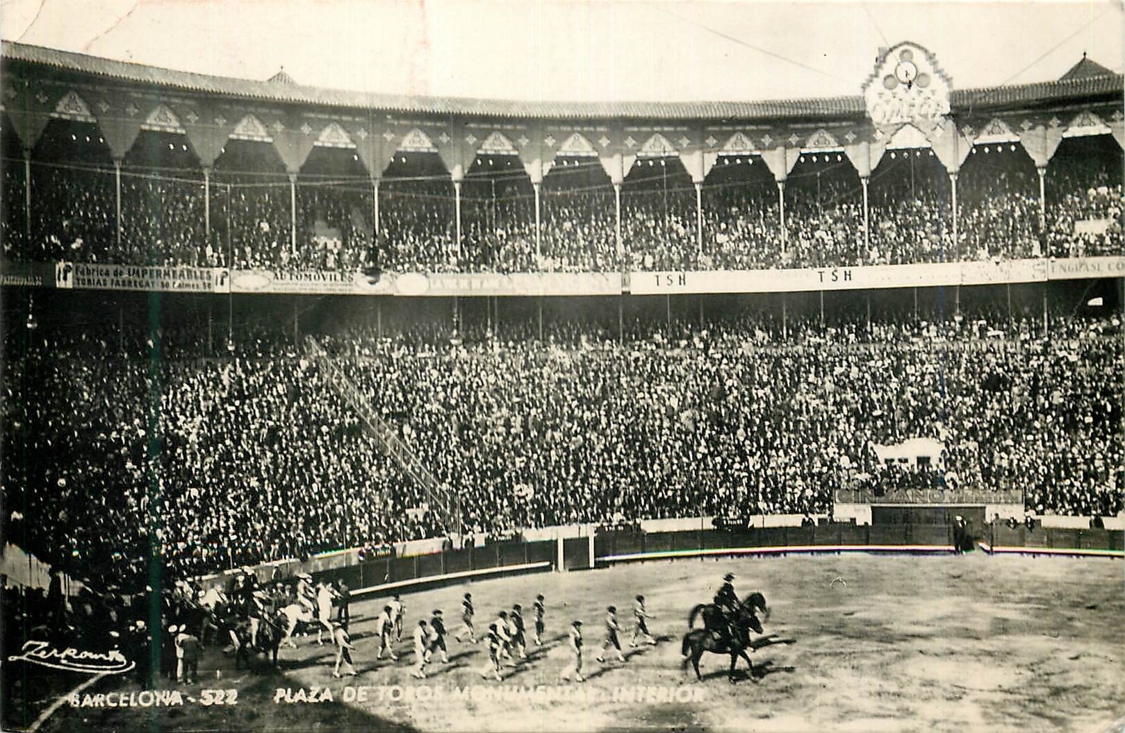 CPM Barcelona Plaza de Toros Monumental Interior Talleres A Zerkowitz Fotografo Tel Barcelona