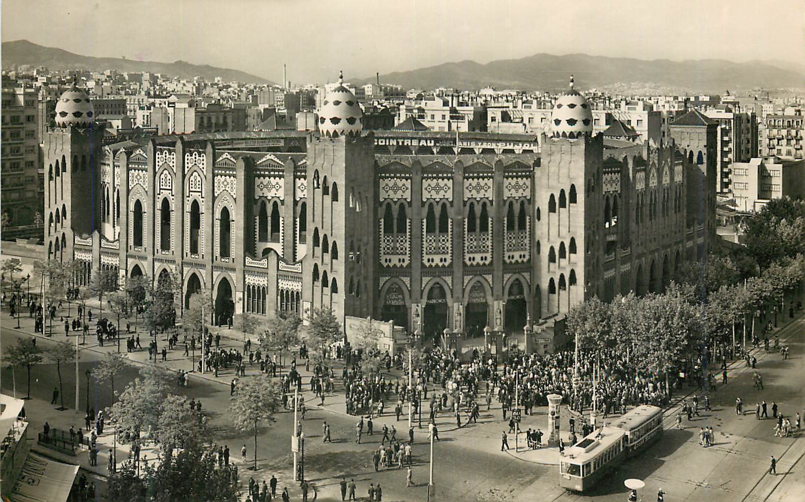 CPM Barcelona Plaza de Toros La Monumental Ro Foto Reproduccion prohibida Tramway