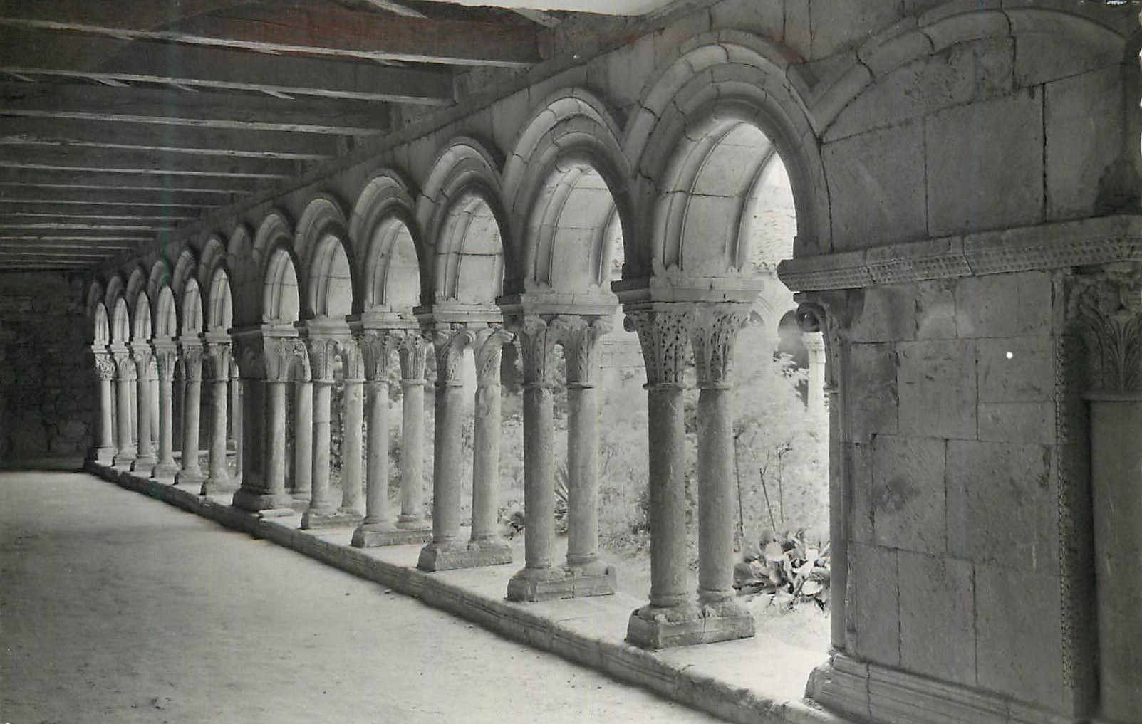 CPM Burgos Monasterio de las Huelgas Claustrillas Monastere des Huelgas Petit cloitres Ediciones Garcia Garabella Prohib