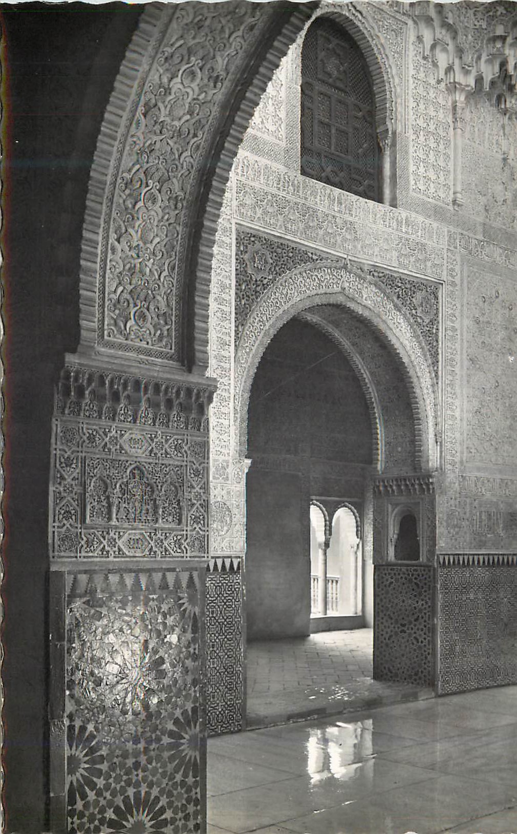 CPM Granada La Alhambra Sla de las Dos Hermanas Detalle L Alhambra Salle des Deux Soeurs Detail Ediciones Garcia Garabel