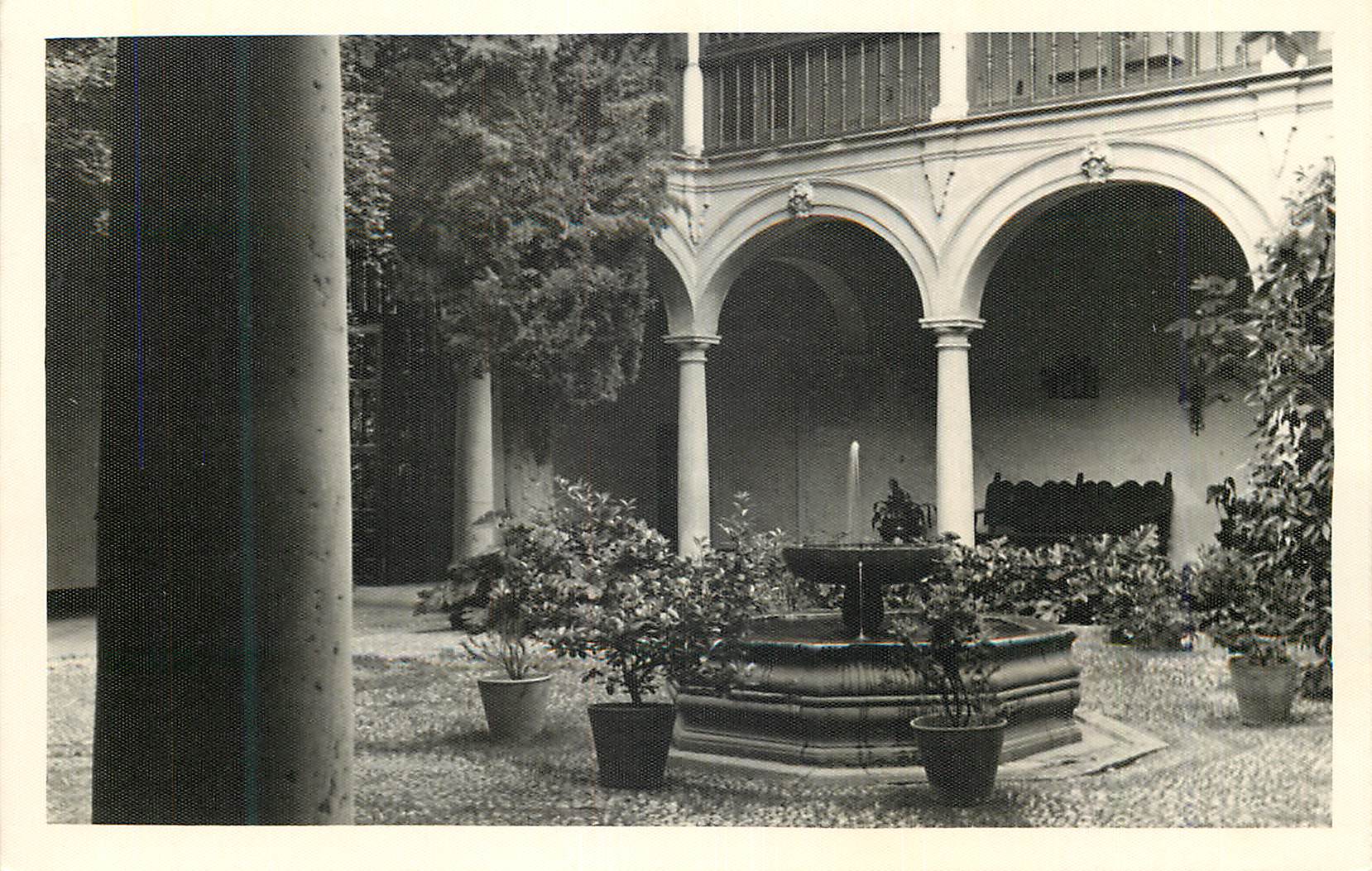 Cour intérieure du Parador Nacional de S. Francisco — Alhambra — Granada