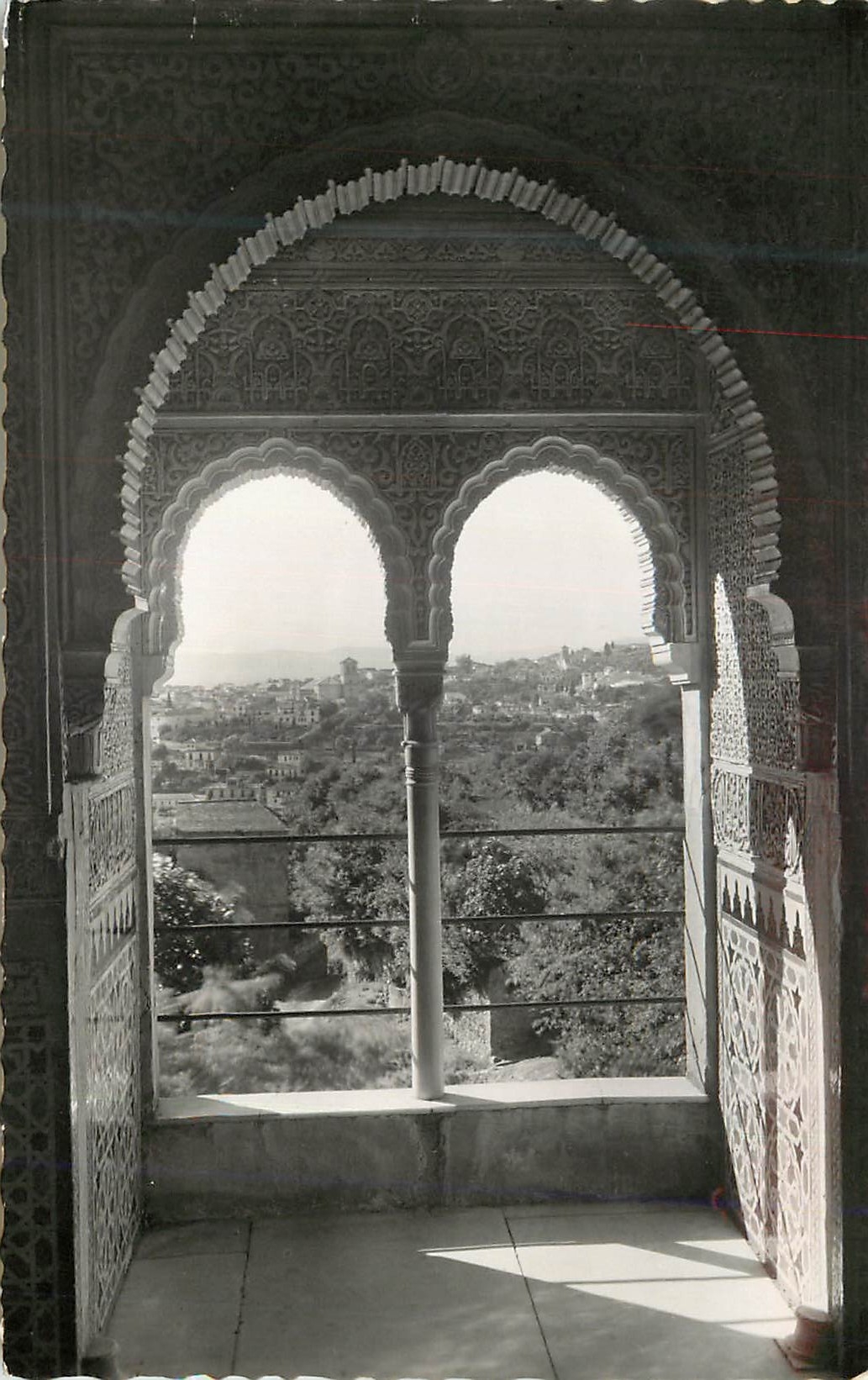 CPM Granada La Alhambra Torre de la Cautiva Mirador L Alhambra Tour de la Captive Belvedere Ediciones Garcia Garabella Z