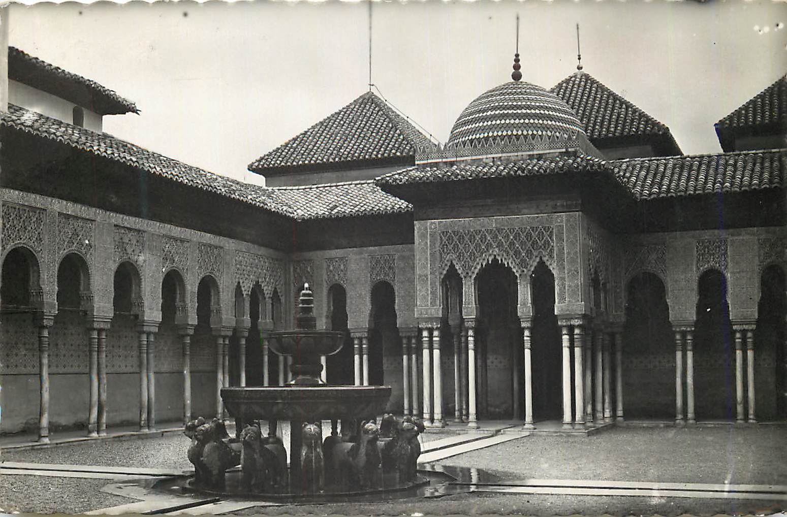 CPM Granada Alhambra Patio de los cones Tarjeta Postal Ediciones Fotograficas Hijos de Gallegos Granada