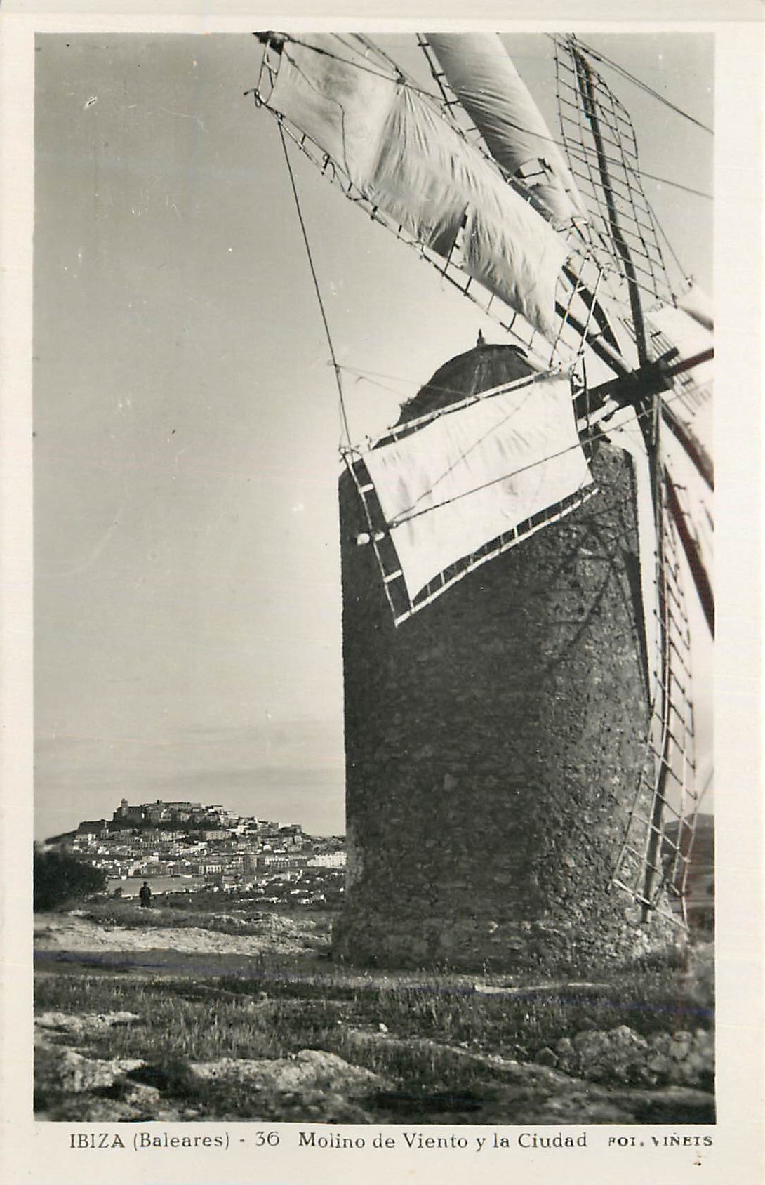 Ibiza (Baleares) - 36 Molino de Viento y la Ciudad — POI. VINETS