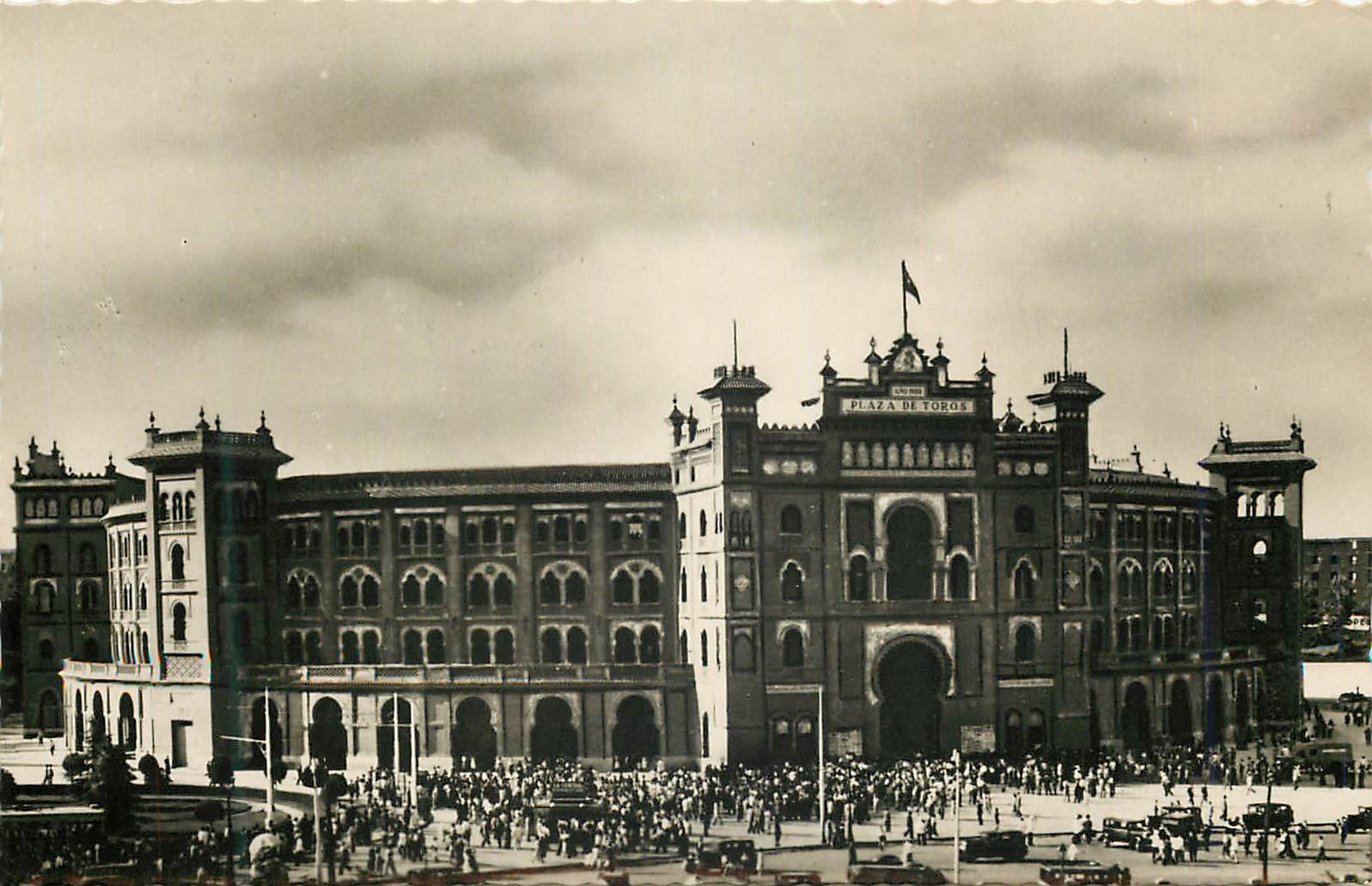 Plaza de Toros de Madrid — vue panoramique — Postale Bea P.E.P. Madrid n°54