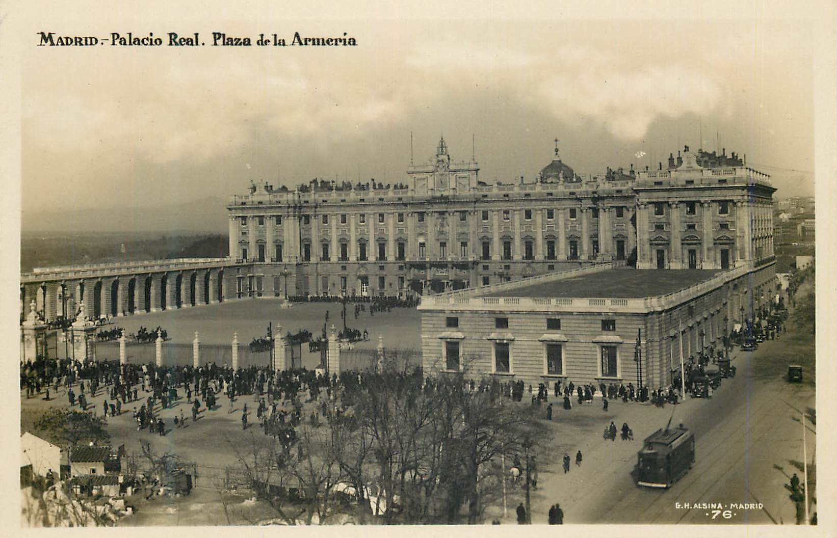 CPM Madrid Palacio Real Plaza de la Armeria Fabricacion Espanola Albina Madrid Fabricacion Espanola Albina Madrid
