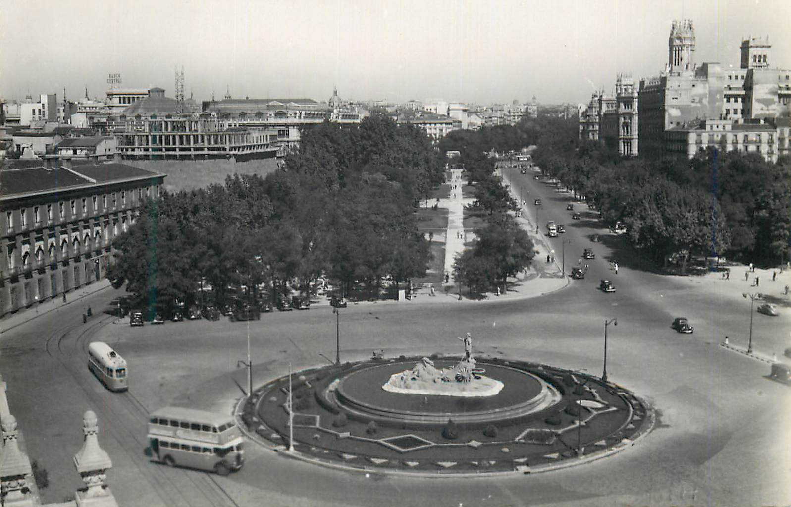 CPM Madrid Fuente de Neptuno y Paseo del Prado Dominguez Tarjeta Postal
