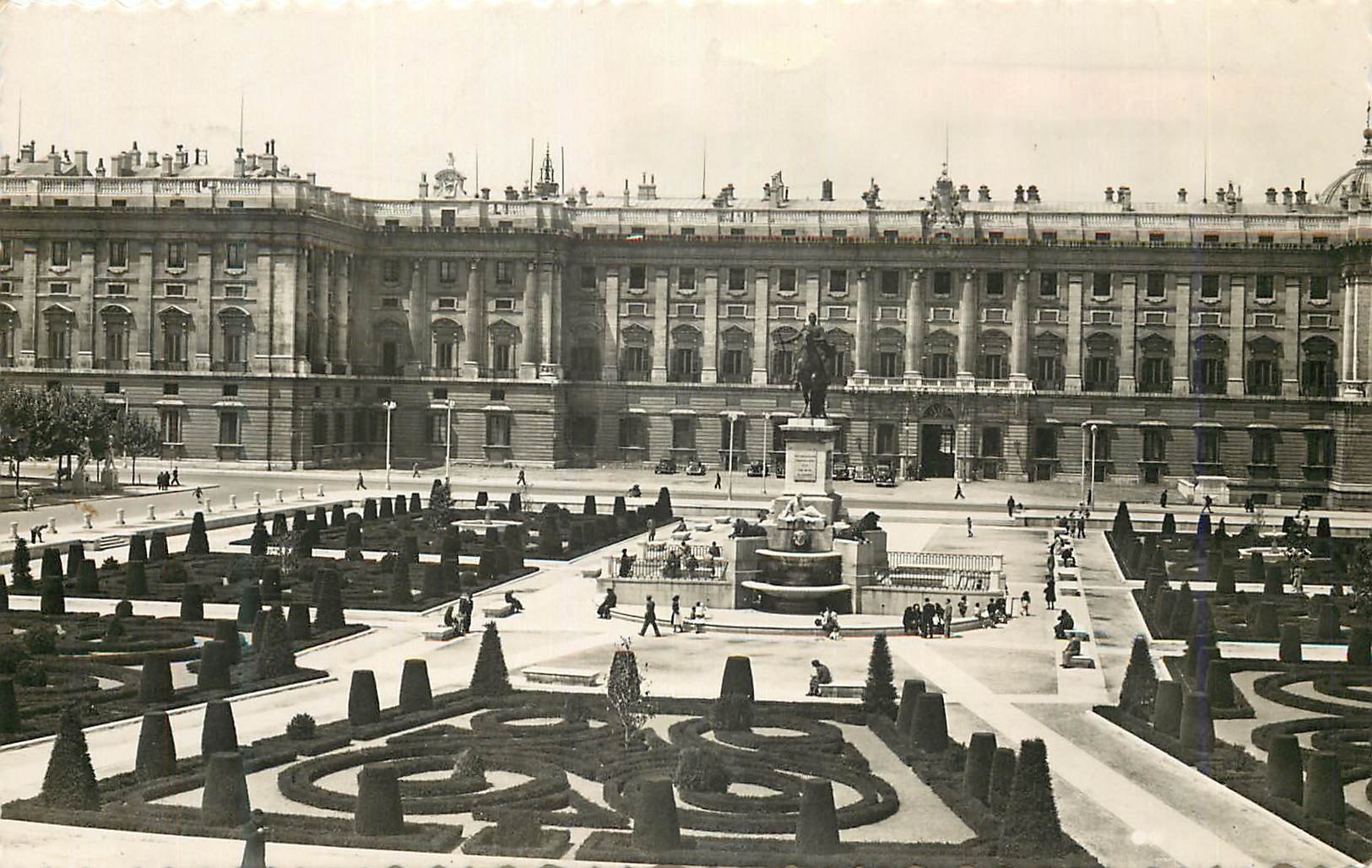 CPM Madrid Plaza de Oriente y Palacio Nacional Ediciones F Molina Madrid Tarjeta Postal