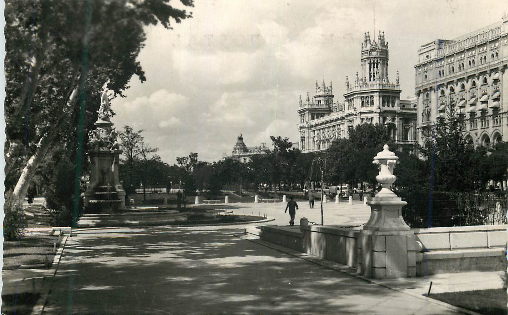 CPM Madrid Jardines del Paseo del Prado Jardins du Boulevard du Prado Paseo del Prado Gardens Dominguez Terjeta Postal