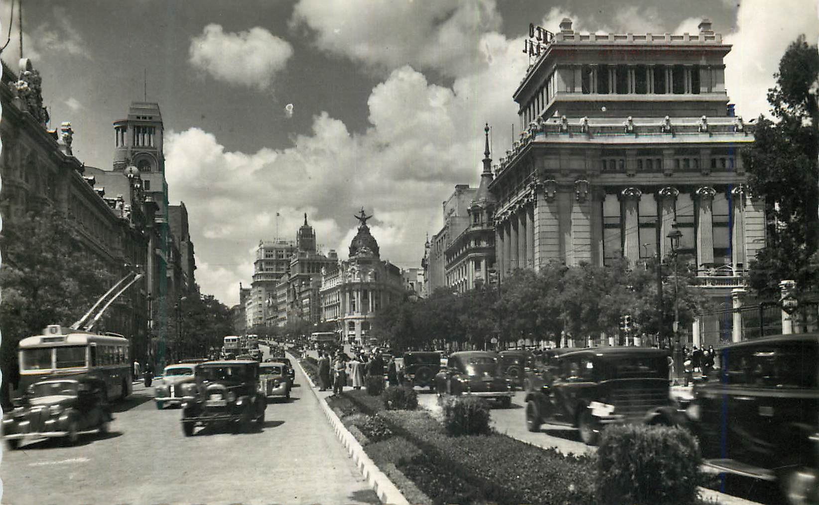 CPM Madrid Calle de Alcala Vista parcial Rue d Alcala Vue partielle Garcia Garabella y Compafile Zaragosa Prohibida la r