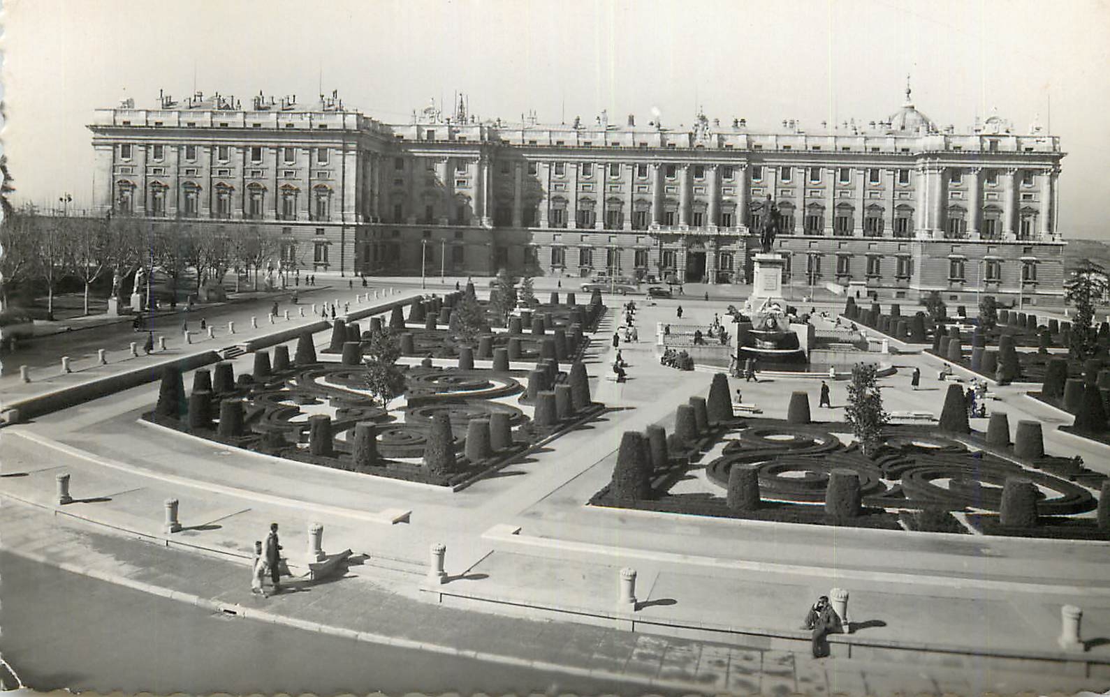 CPM Madrid Plaza de Oriente Place Orient Palais Nacional Ediciones Garcia Garabella Prohibida la reproduccion