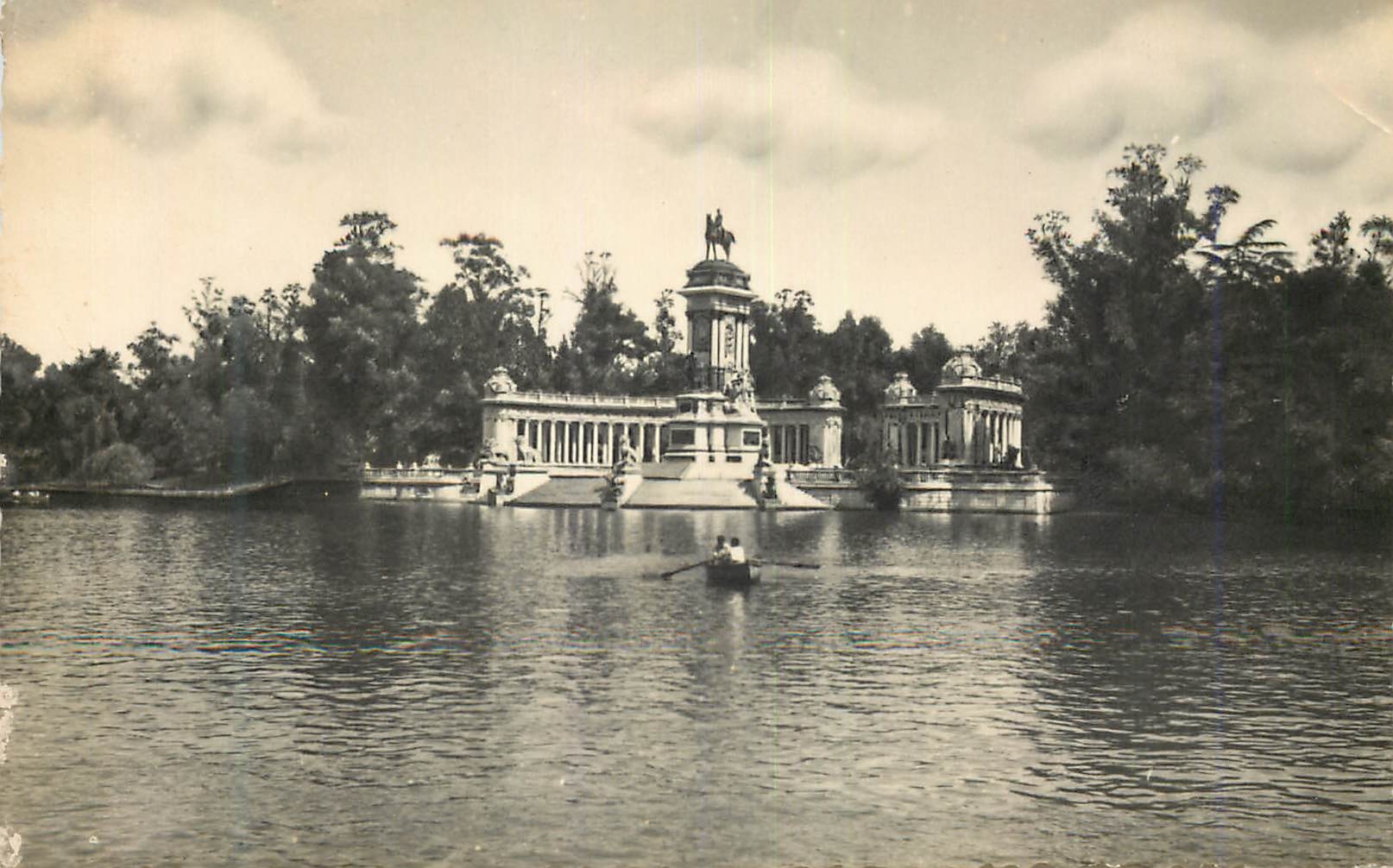 CPM Madrid Parque del Retiro Estanque Postales Bea P Madrid Prohibida la reproduccion