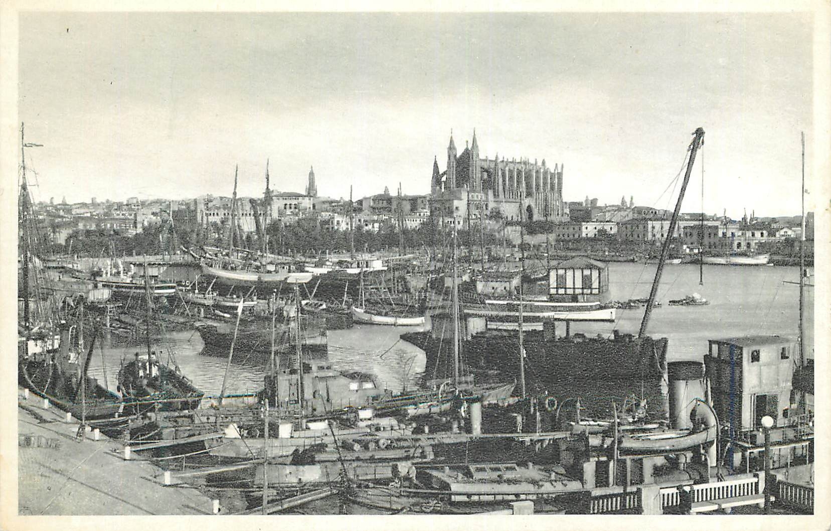 CPM Palma La Catedral desde el Mollet La Cathedrale des Mollet Tarjeta Postal Ediciones M C Palma de Mallorca Bateaux