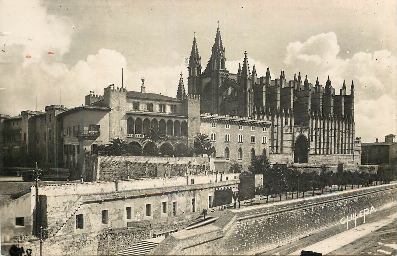 CPA Palma Mallorca La Catedral y Palacio de la Almudaina La Cathedrale et Palais de Almudaina Le Cathedrale et Palais de