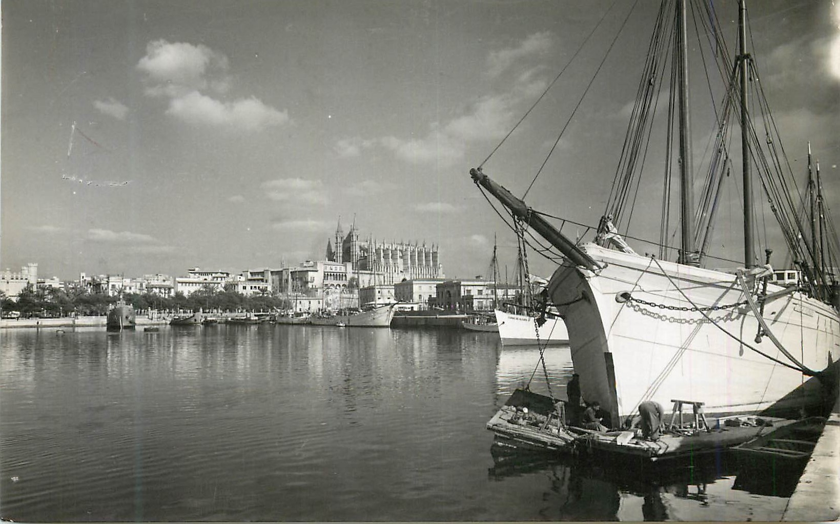 CPA Mallorca Palma Vista parcial del Puerto Vue partiele du Port Tellansicht des Hafens Foto Casa Planas Colon Bateau