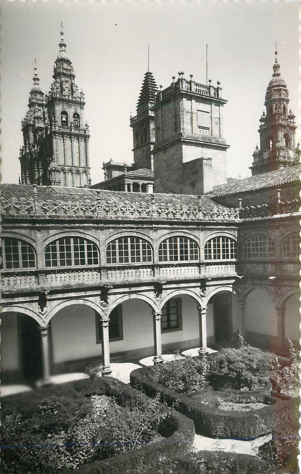 CPA Santiago de Compostela Patio del Colegioi de Fonseca College de Fonseca Une cour Tarjeta Postal Ediciones Garcia Gar