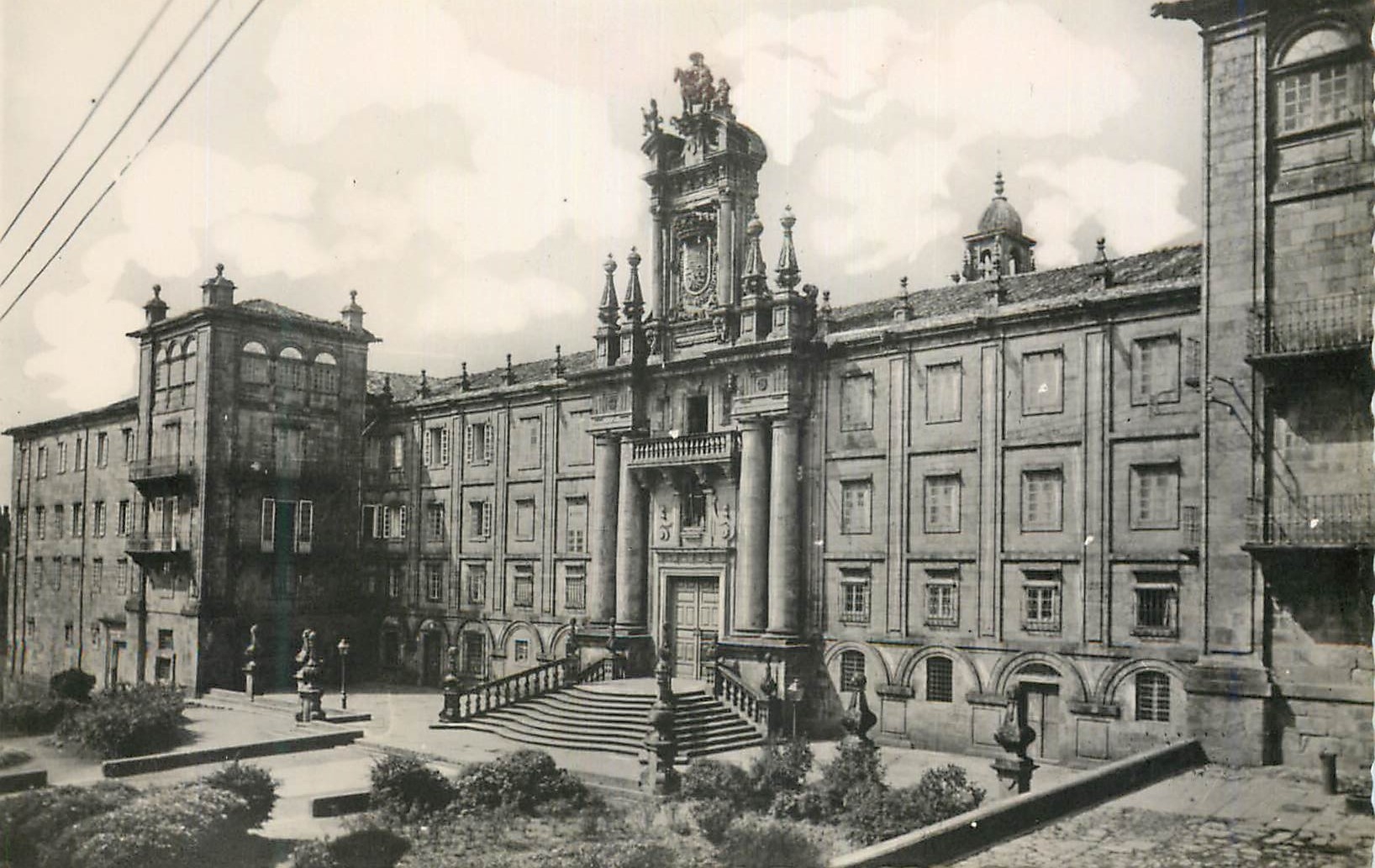 CPA Santiago Monasterio de San Martin Pignario Heliotipia Arribas Espanola Madrid