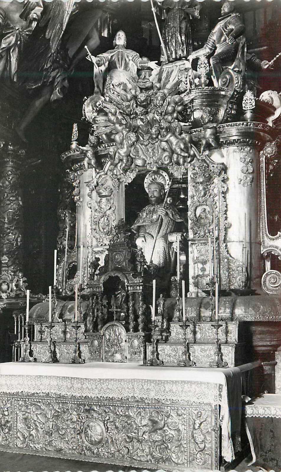CPA Santiago de Compostela Catedral Mayon Cathedrale Maitre Autel Ediciones Garcia Garabella Zaragoza Prohibida la repro