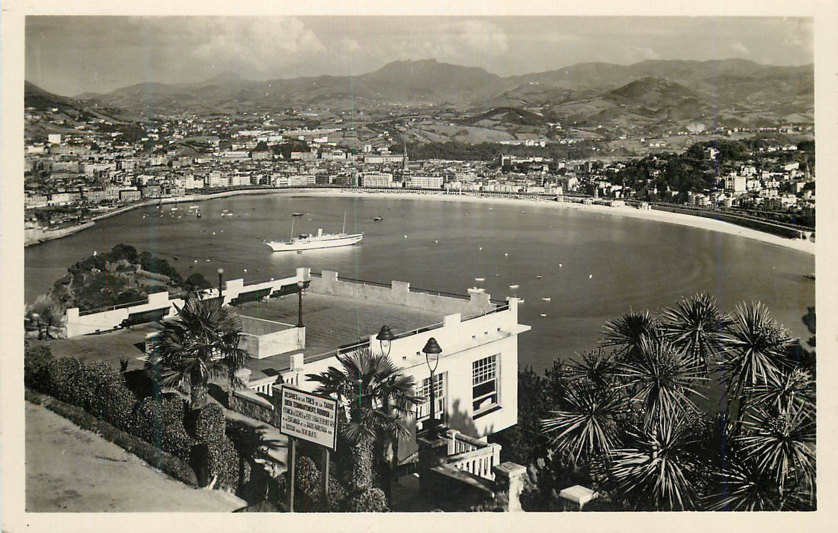 CPA San Sebastian Vista desde Igueldo Foto Galarza San Sebastian Prohibida la reproduccion