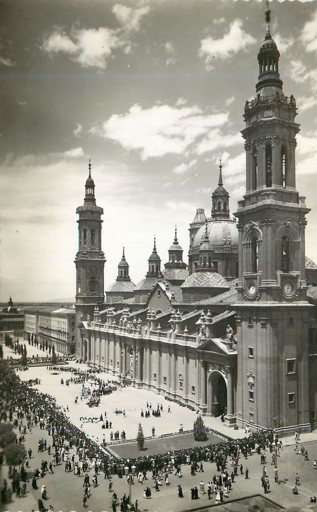 CPA Zaragoza Plaza de las Catedrales Ediciones Sicilia Zaragoza Prohibida la reproduccion