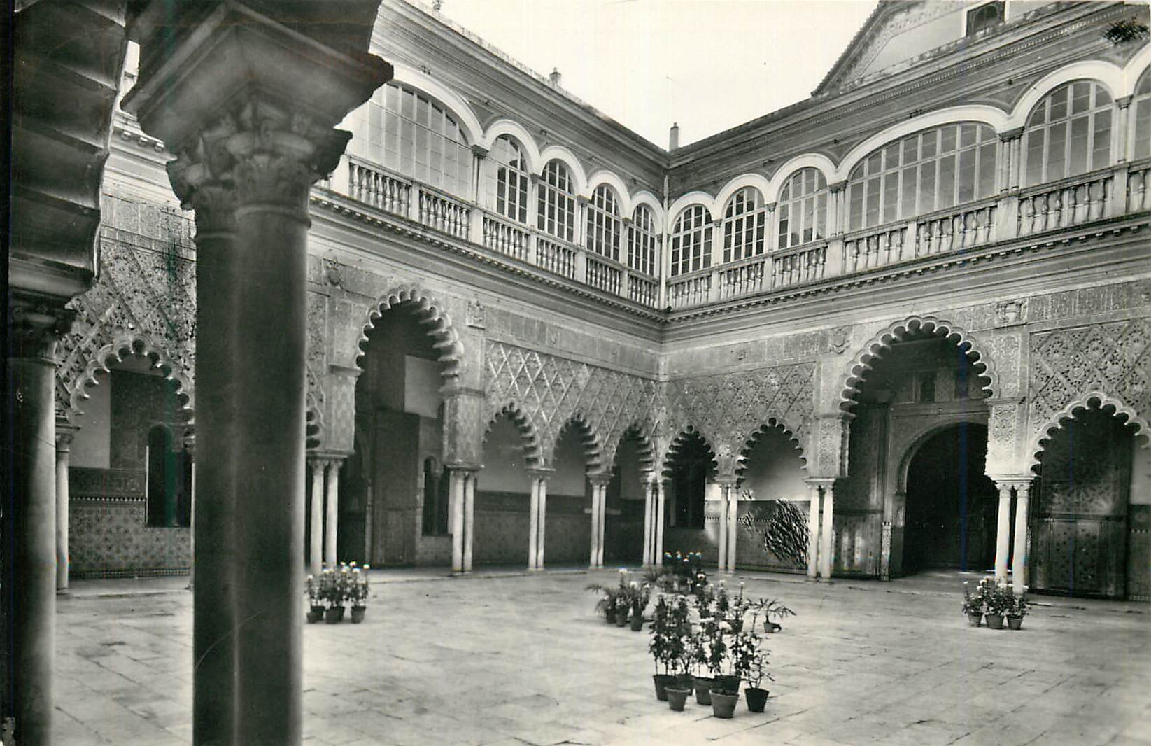 CPA Sevilla Reales Alcazares Patio de las Doncellas Alcazar Royal cour des Jeunes Femmes Heliotipia Artistica Espanola M
