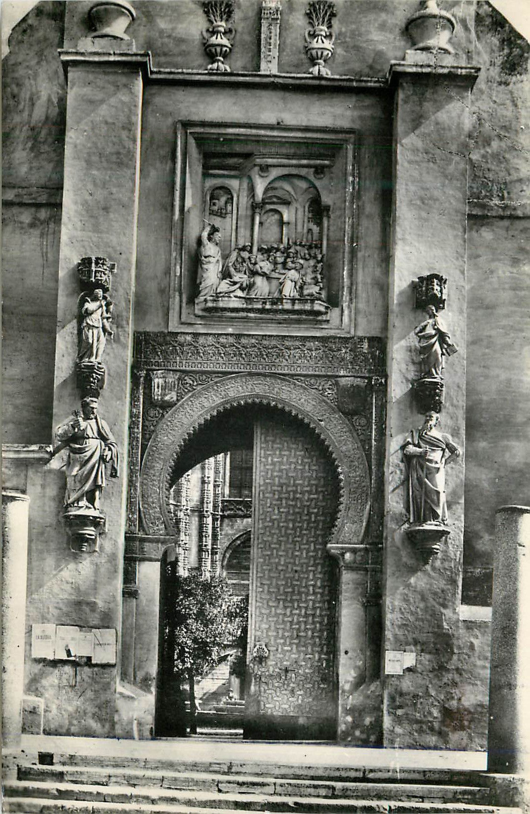 CPM Sevilla Catedral Puerta del Perdon Cathedrales Porte du Pardon Heliotipia Artistica Espanola Madrid Deposito legal