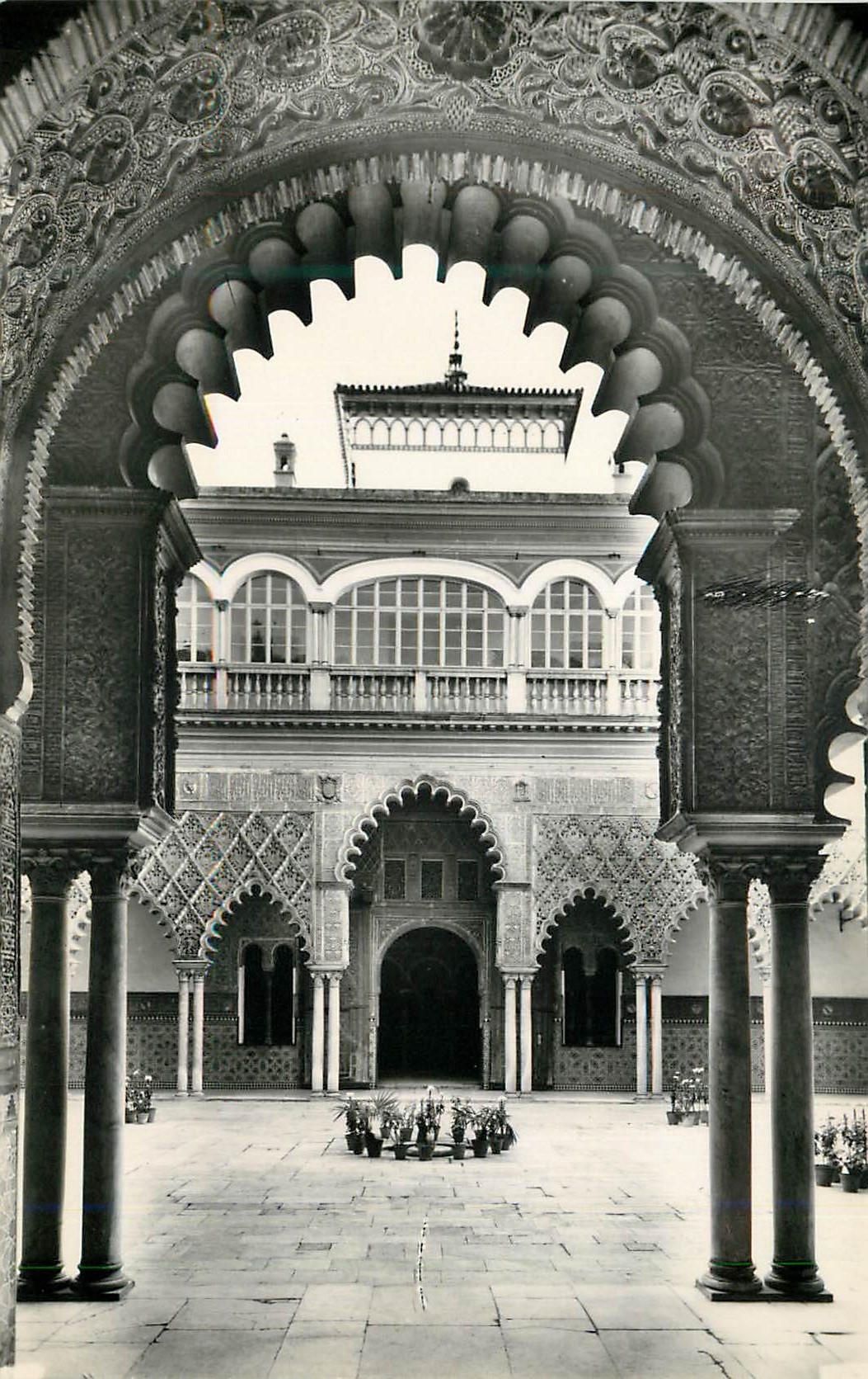 CPM Sevilla El Alcazar Patio de las Doncellas Cour des Jeunes Femmes Heliotipia Artistica Espanola Madrid Deposito legal