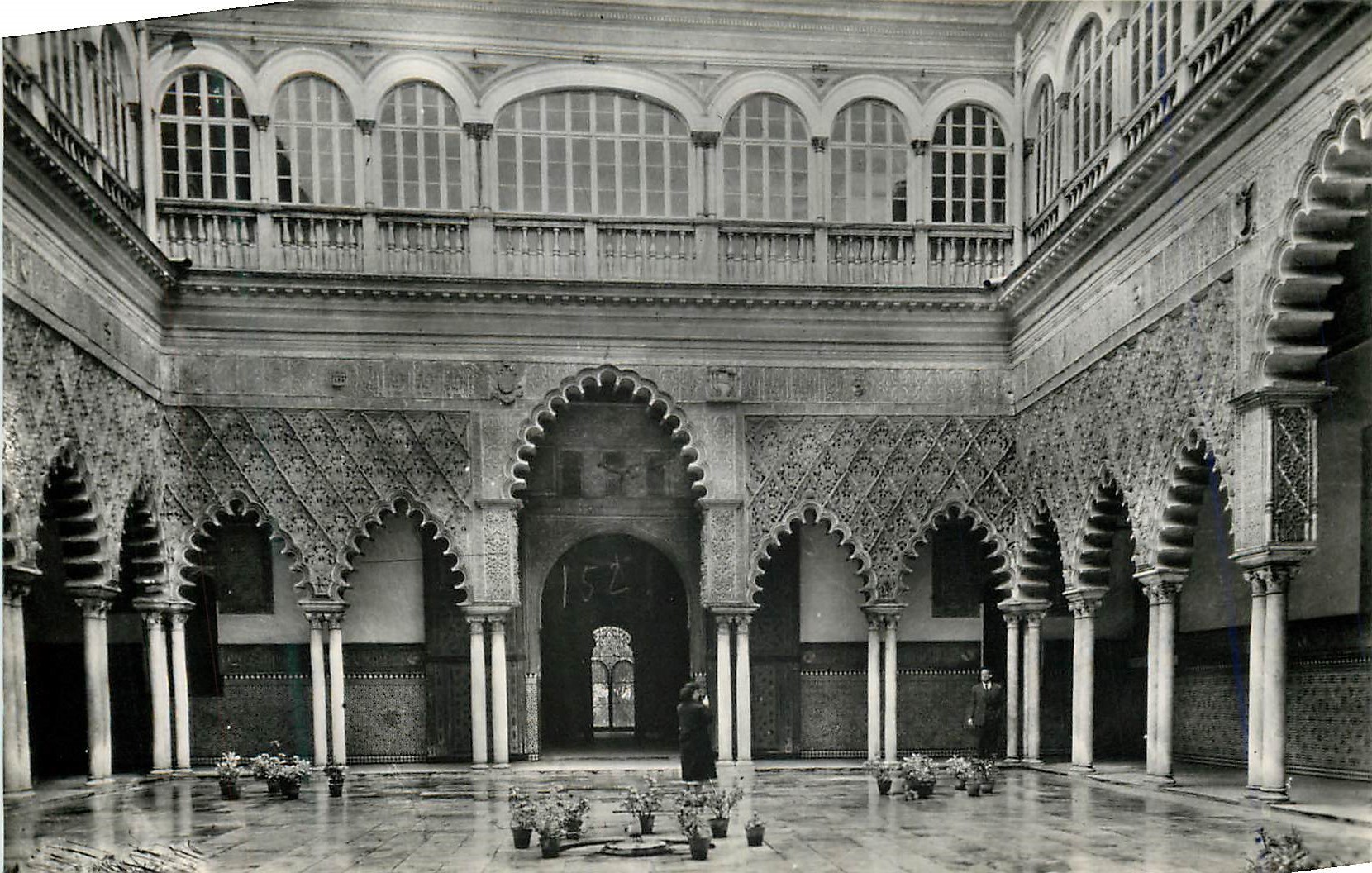 CPM Sevilla Reales Alcazares Patio de las Doncellas Alcazar Royal Cour des Jeunes Femmes Heliotipia Artistica Espanola M