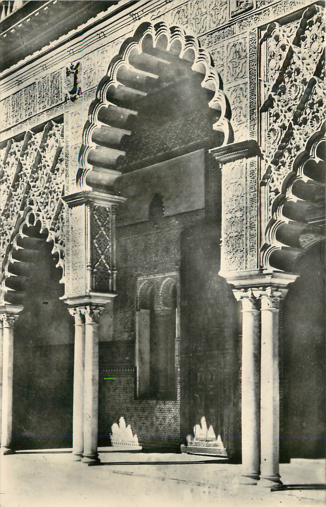 CPM Sevilla Real Alcazar Patio de las Doncellas Detalle Alcazar Royal Detail de la cour des Jeunes Femmes Heliotipia Art