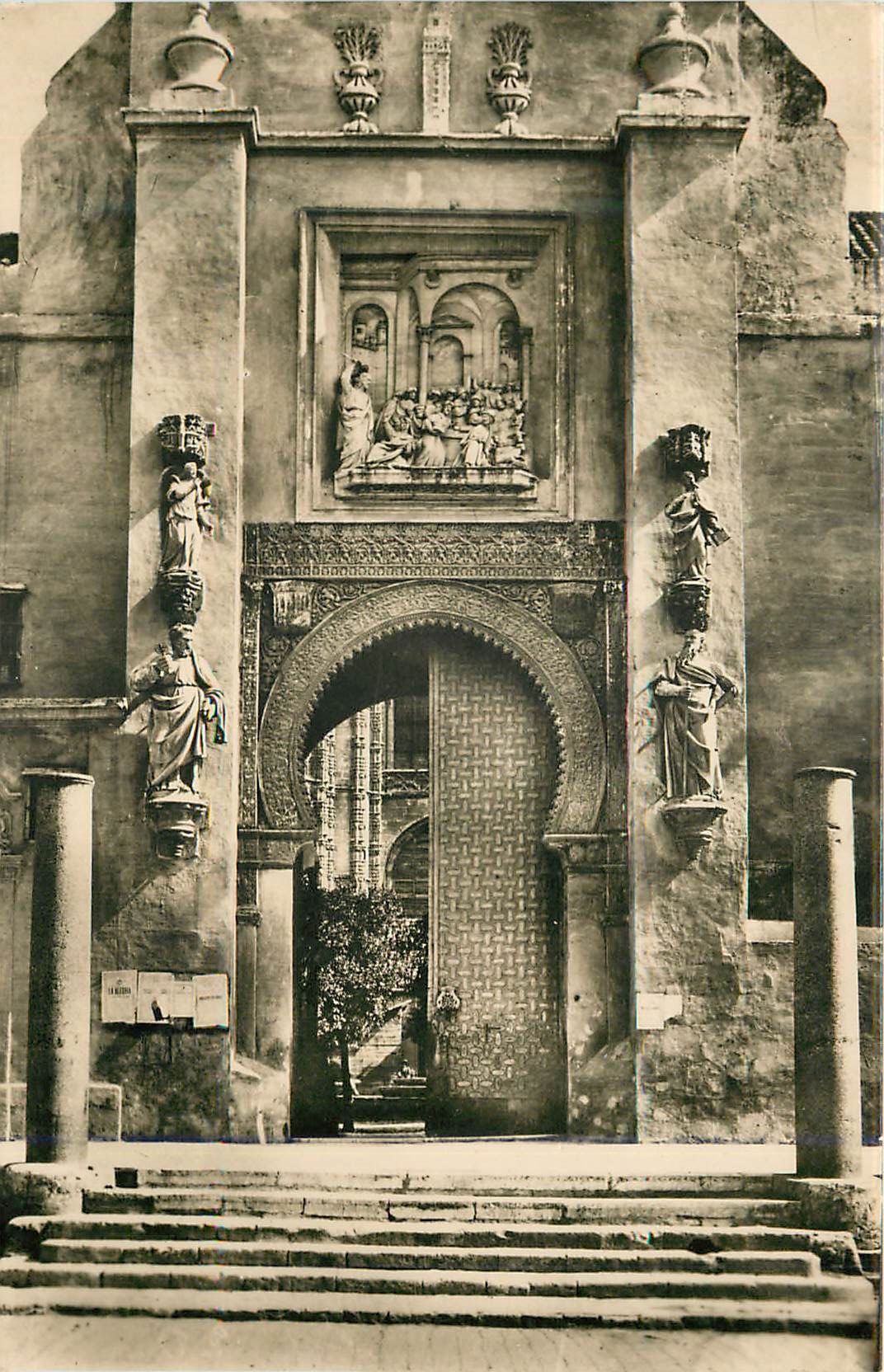 CPM Sevilla Puerta del Perdon Cathedrale Porte du Pardon Heliotipia Artistica Espanola Madrid