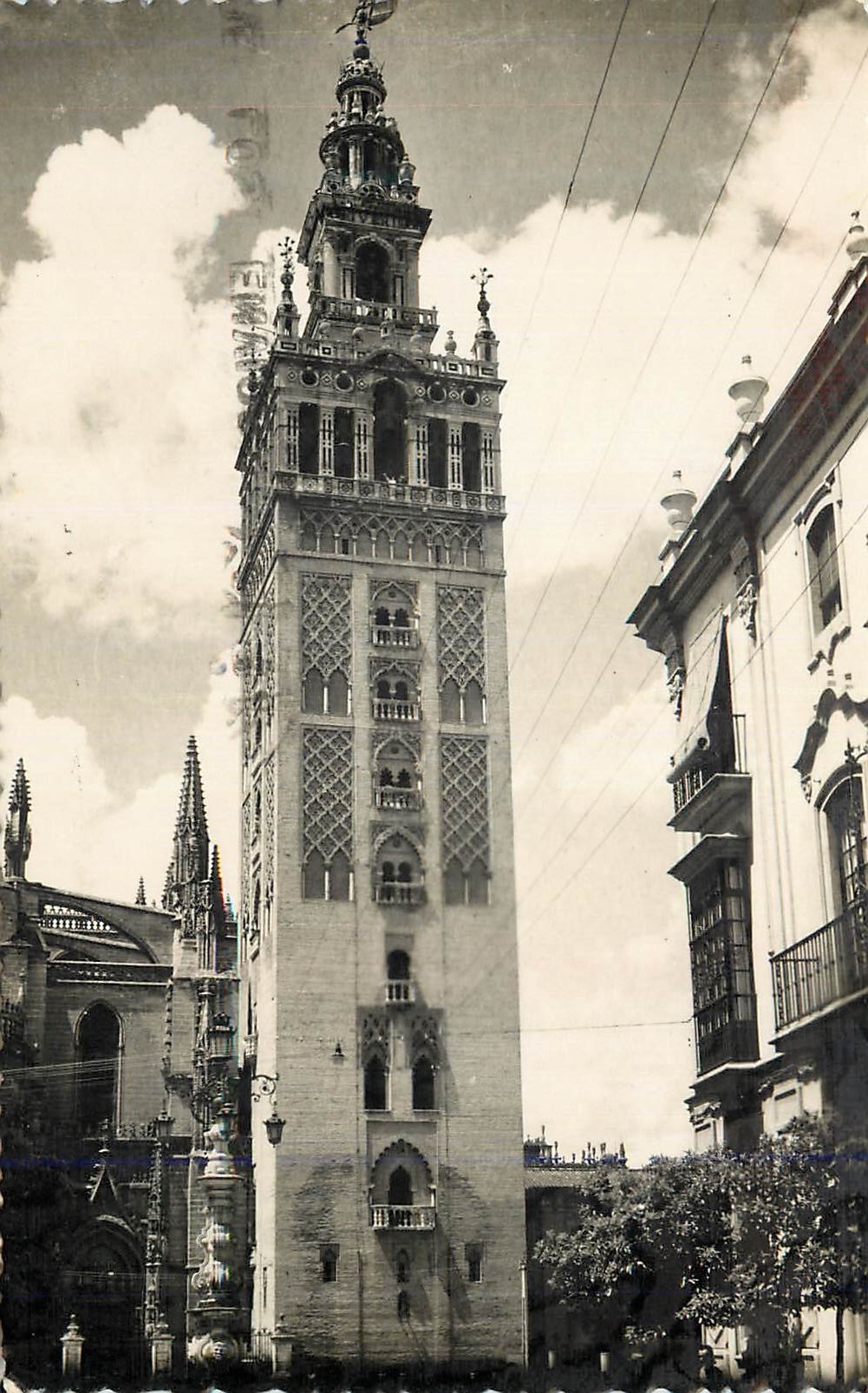 CPM Sevilla La Giralda Ediciones Sicilia Zaragoza Distribuidor Creaciones Edipow Prohibida la reproduccion Tarjeta Posta