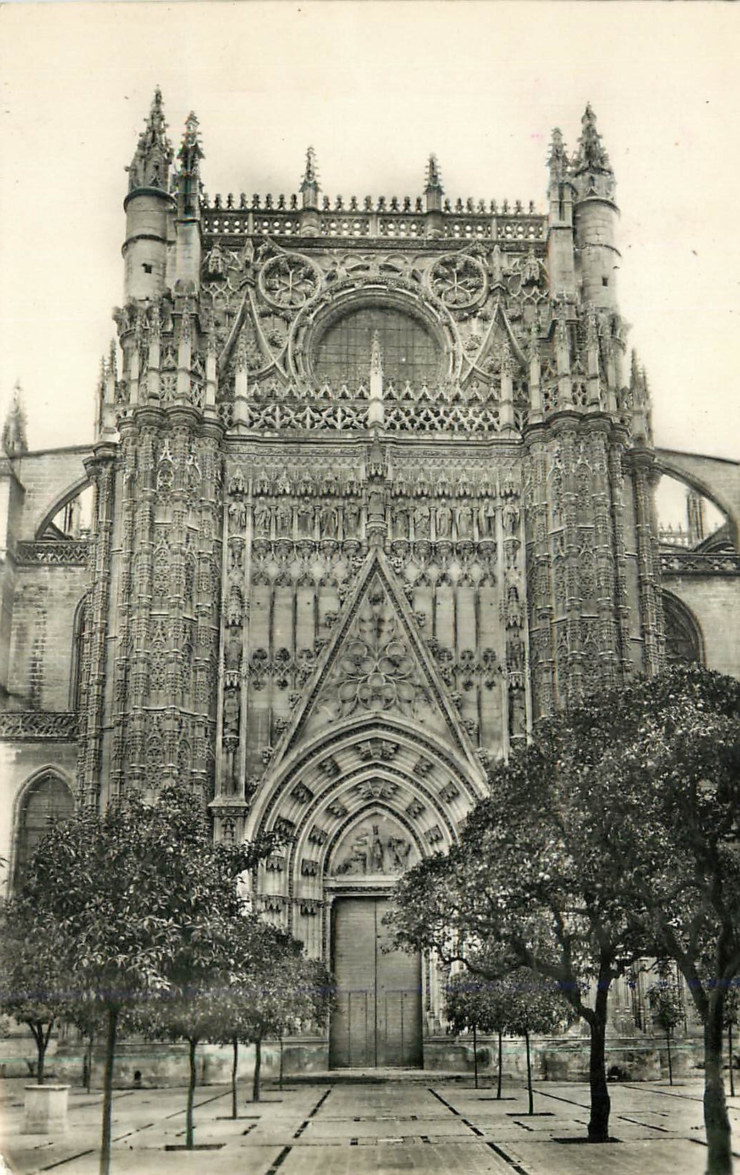 CPM Sevilla Catedrale Puerta de la Concepcion Cathedrale Porte de la Concepcion Heliotipia Arribas Espanola Madrid