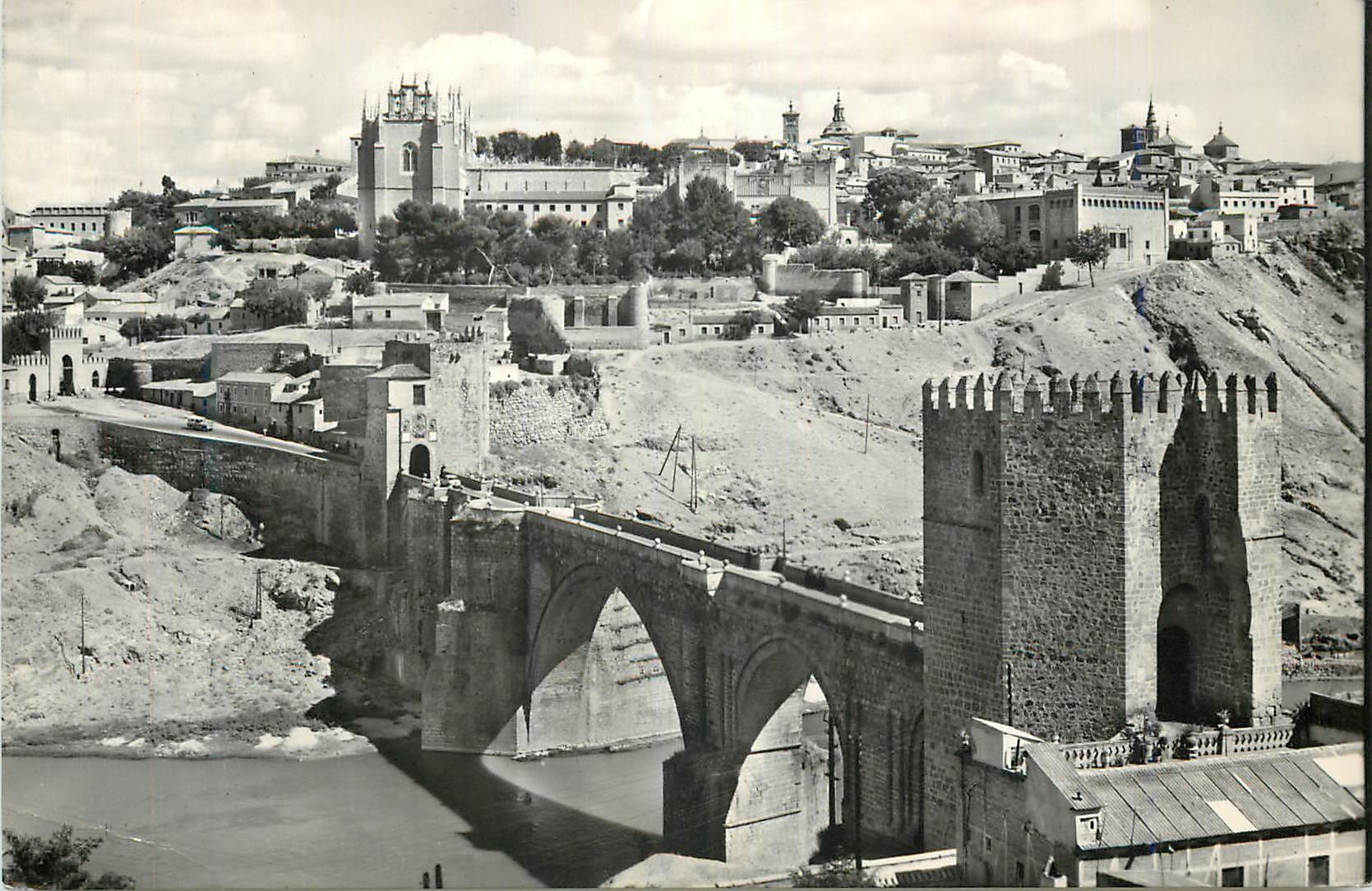 CPM Toledo Puente de San Martin y Vista parcial Vue partial et pont Saint Martin Luis A Toledo Deposito legal