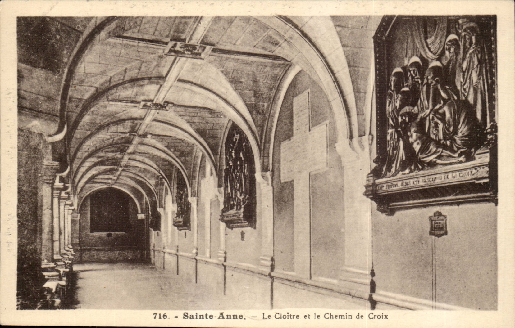 Sainte anne CPA le cloitre et le chemin de Croix