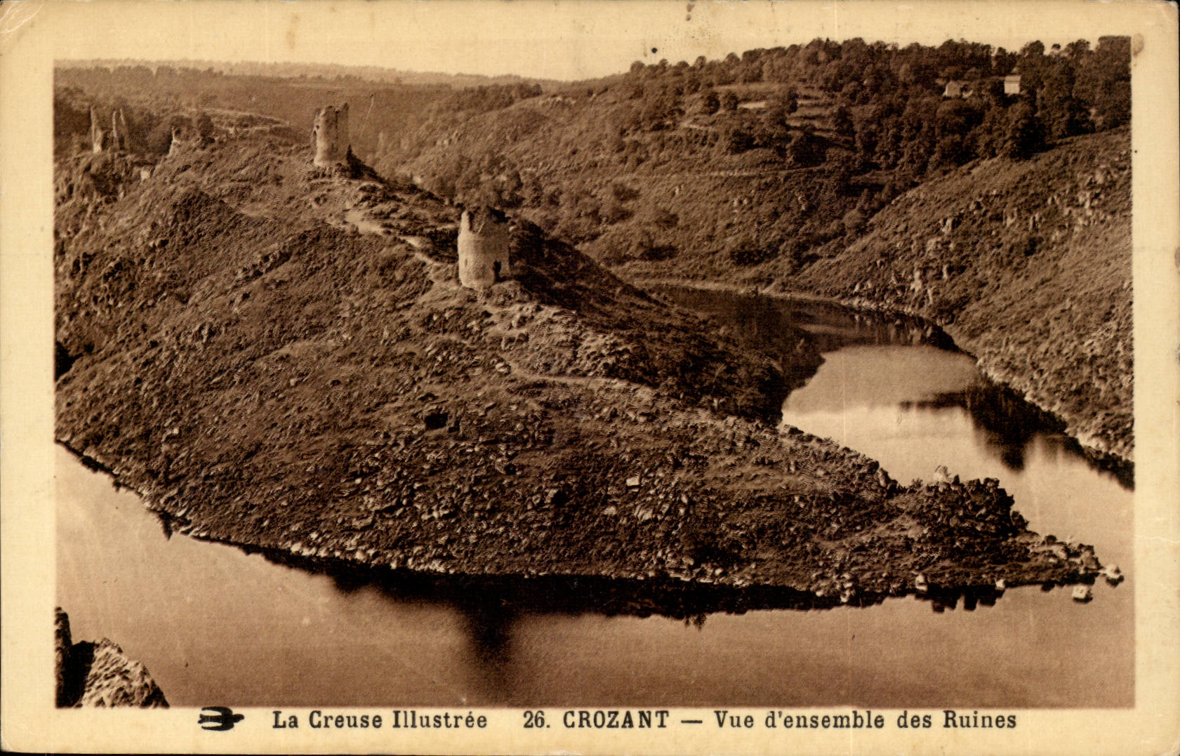La Creuse Crozant CPA Vue d'ensemble des ruines