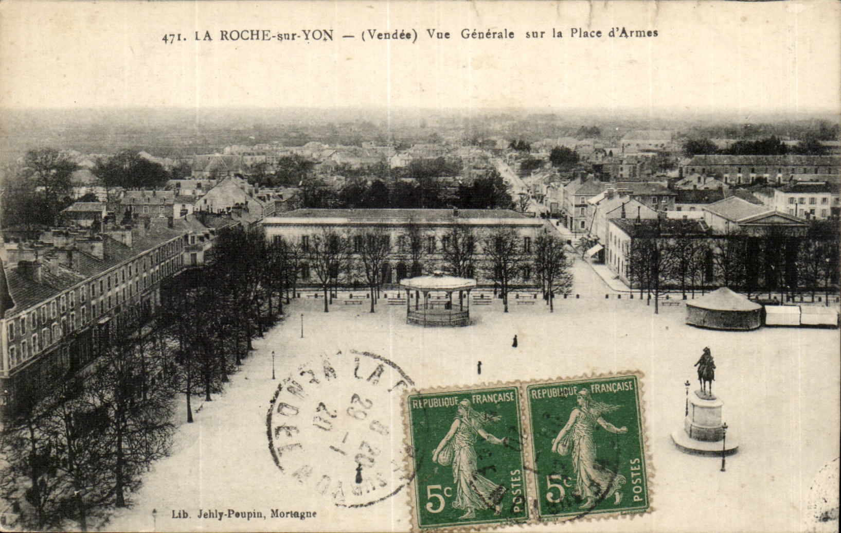 La Roche sur Yon CPA Vue generale sur la place d'armes