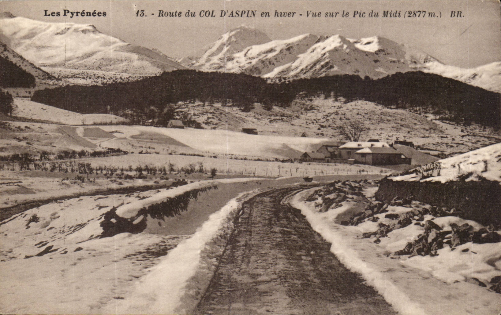 Les Pyrénées — Route du Col d'Aspin en hiver — Vue sur le Pic du Midi (2877m.) — BR.