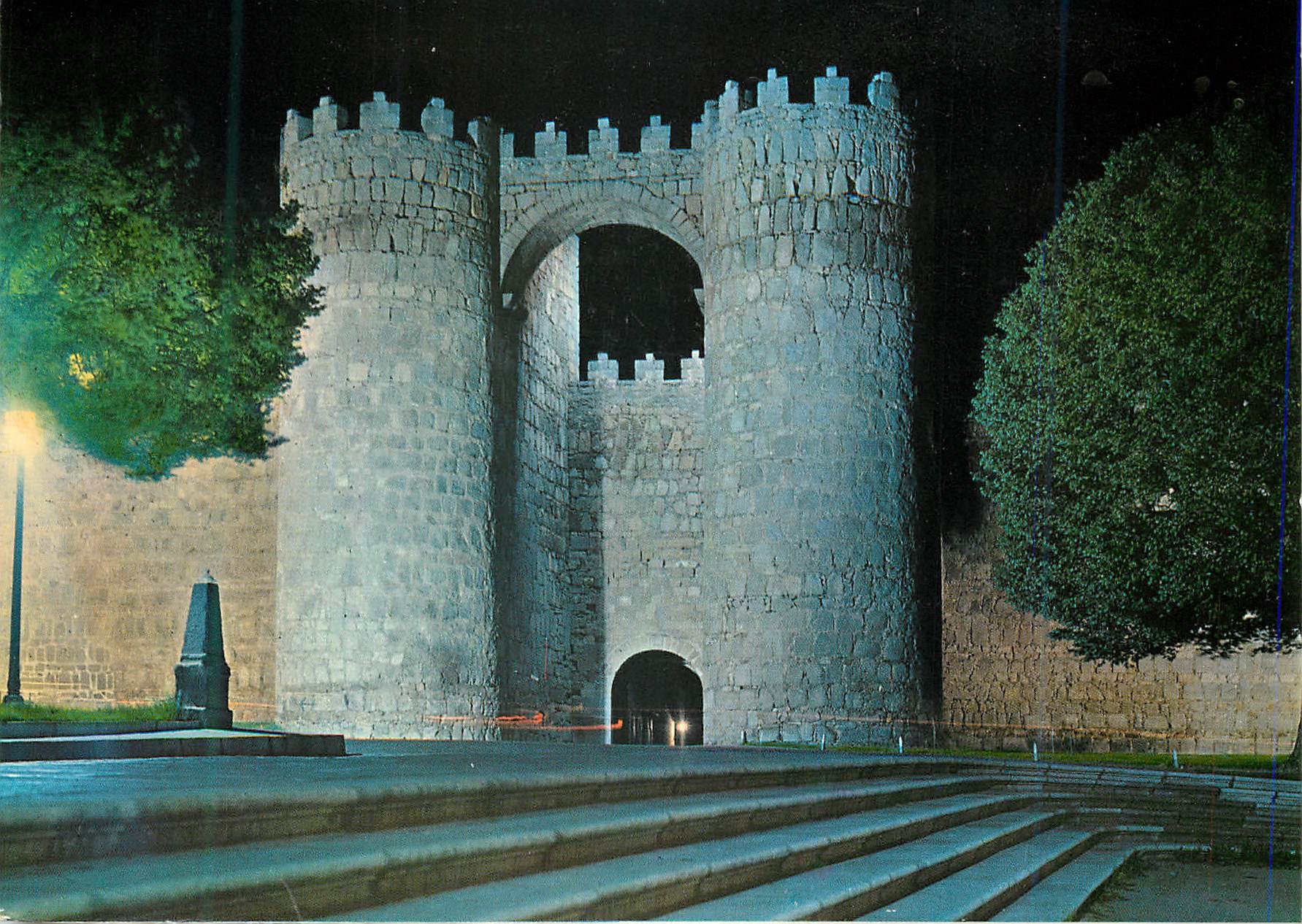 CPM Avila Porte de Saint Vincent Vue nocturne