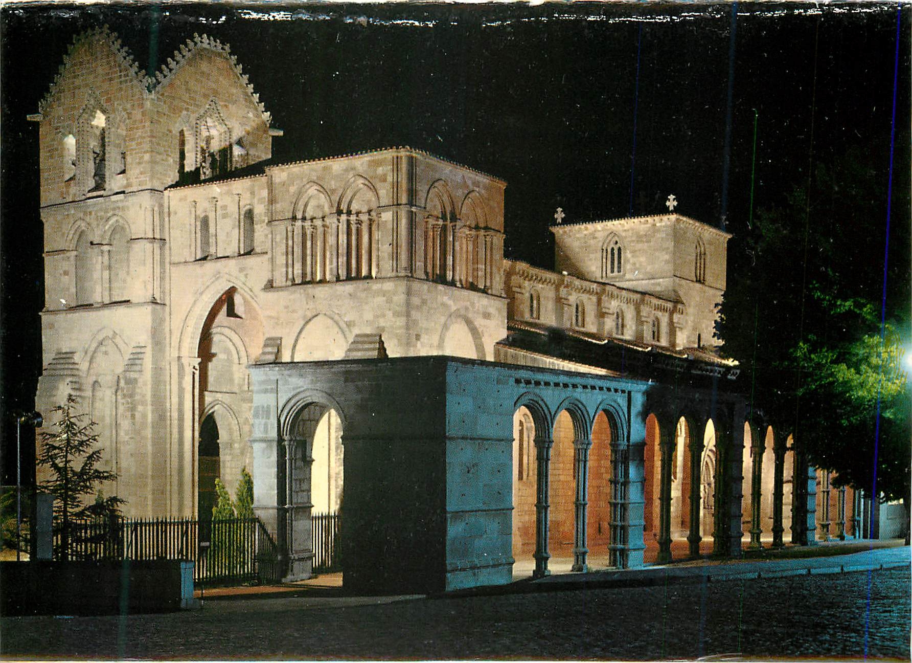CPM Avila Basilique de Saint Vincent Vue nocturne