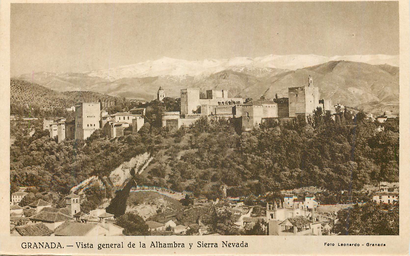 CPA Granada Vista general de la Alhambra y Sierra Nevada