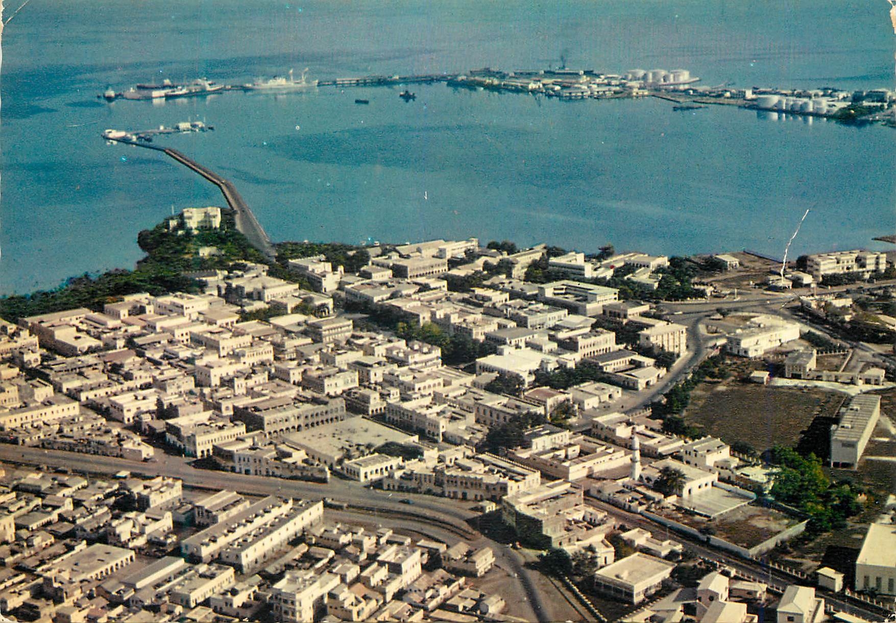 CPM Djibouti Vue aerienne du Centre Commercial et du Port