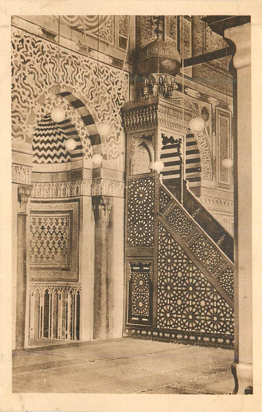 CPA Chaire et niche de priere de la mosquee Al Moayyad au Caire xv siecle