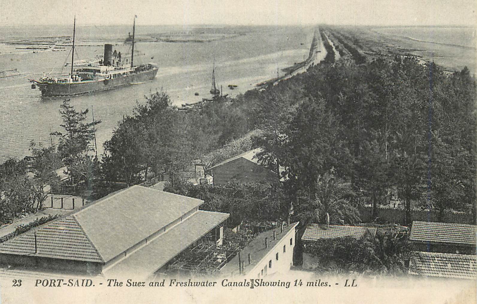 CPA Port Said Le Canal de Suez et le Canal d eau douce Bateau