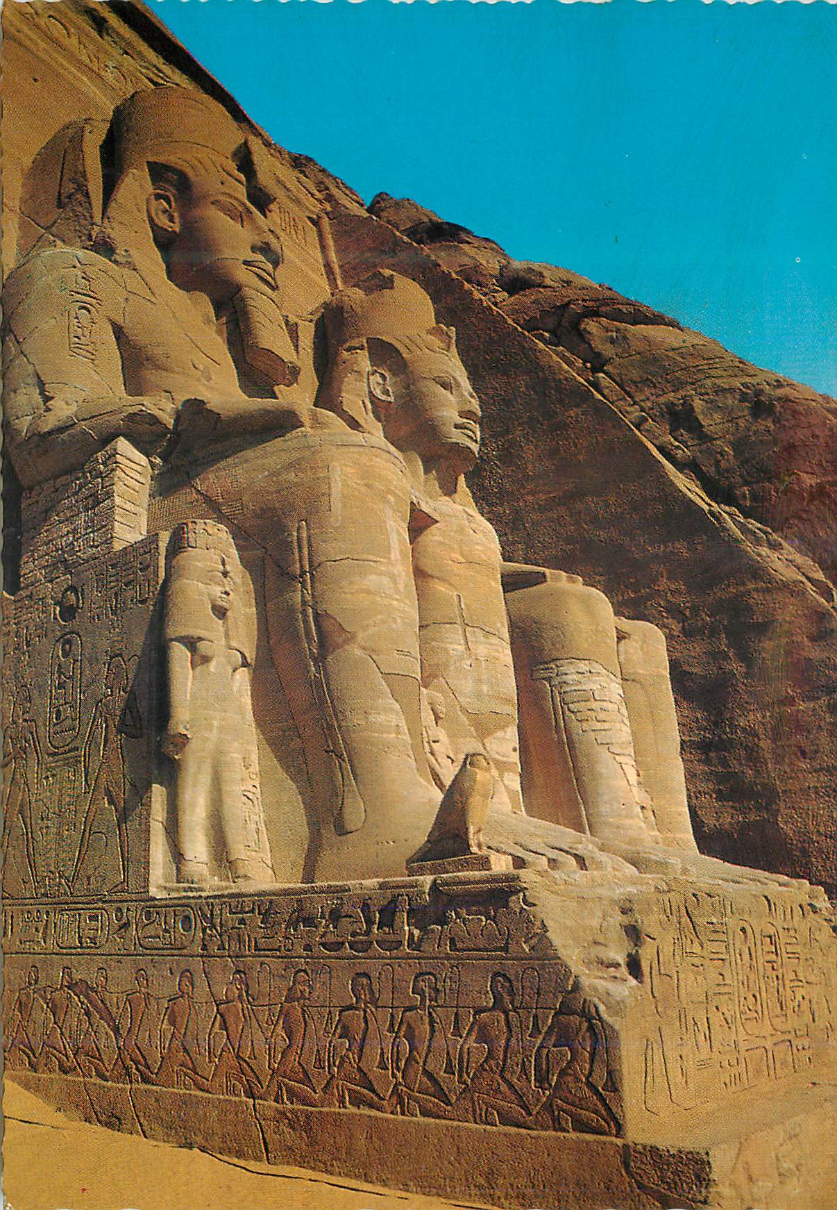 CPM Abu Simbel Les statues de Ramses devant le grand temple