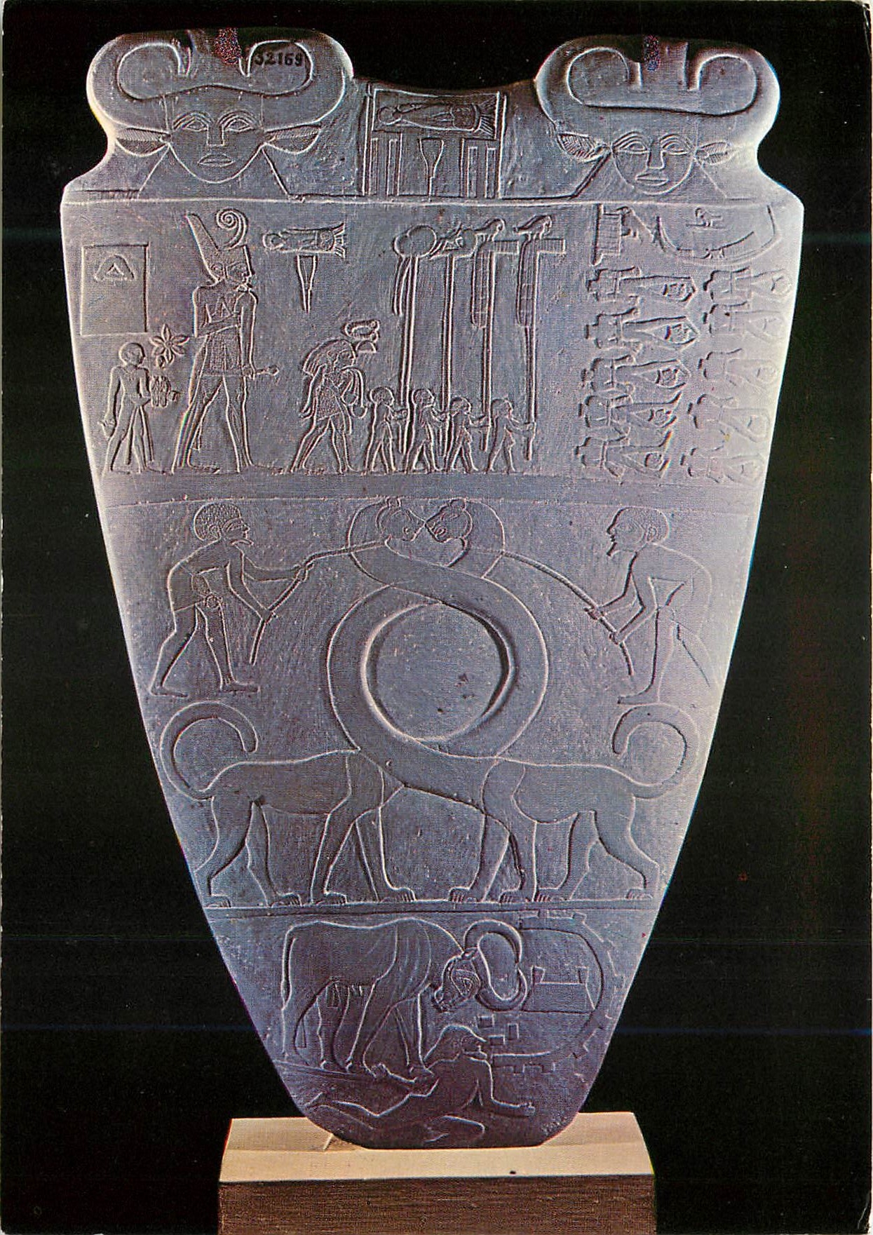 Palette en schiste du roi Narmer (Ménès?) — 1ère dynastie — éditeur K. Lambelet & Co., Caire