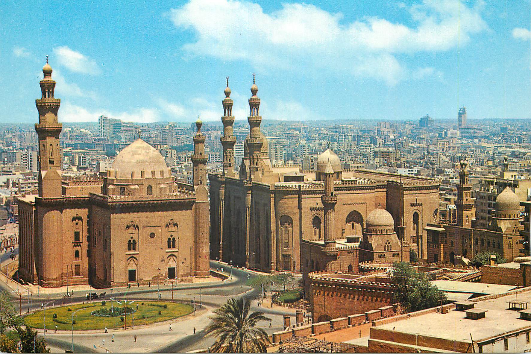CPM Cairo Les Mosquees Sultan Hassan et El Riffaie