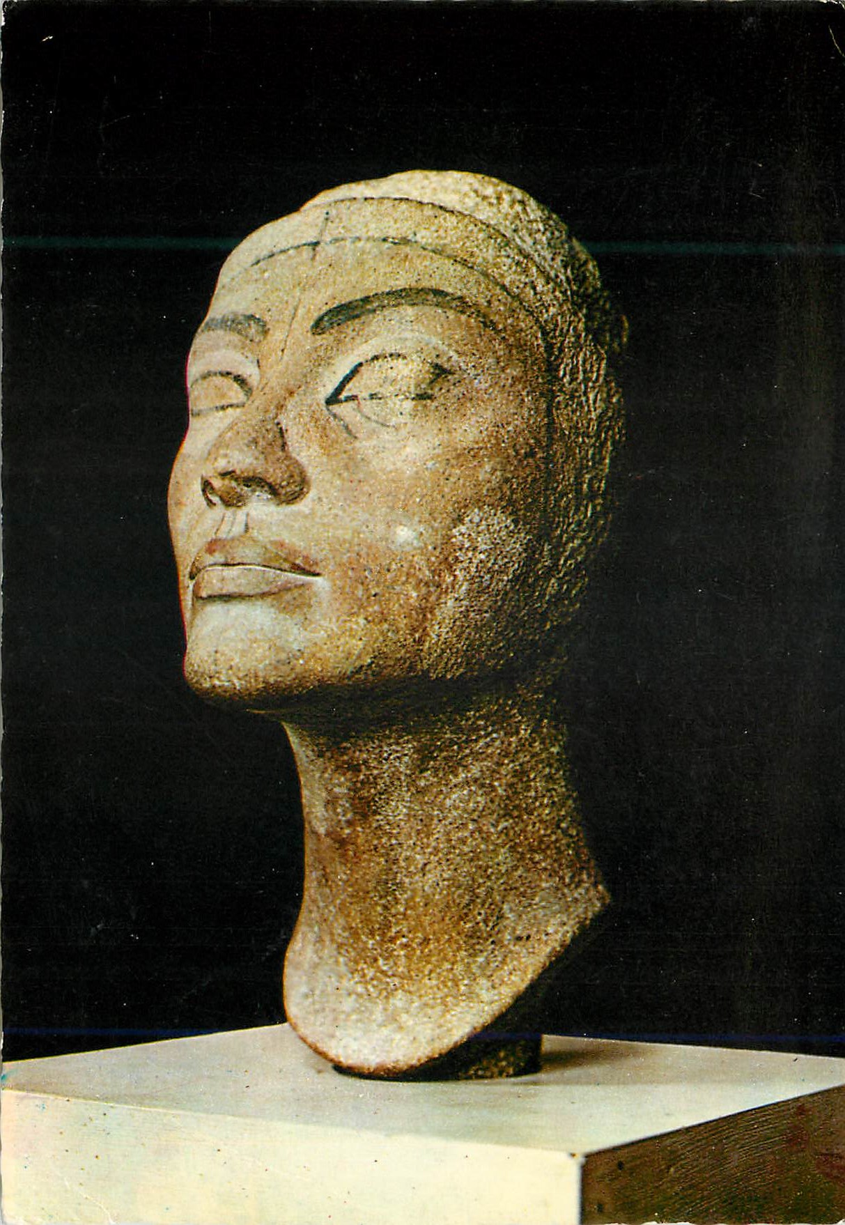 CPM The Egyptian Museum Cairo Beautiful Head of Queen Nefertiti from Tel el Almarna